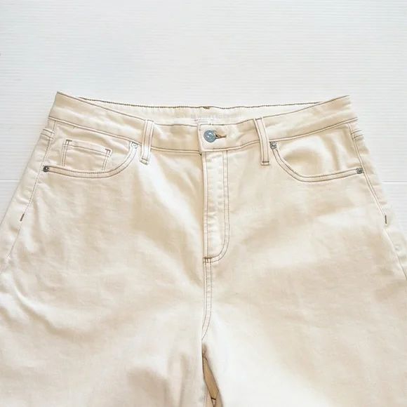 High Rise Wide Leg Cropped Cream Jeans  - Chico's (10/1.5 - Picture 7 of 15